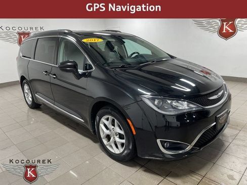 Used 2017 Chrysler Pacifica Touring-L Plus w/ Uconnect Theatre Group FWD image 1
