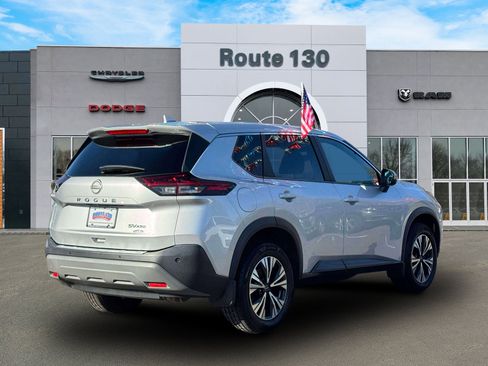 Used 2022 Nissan Rogue SV image 4