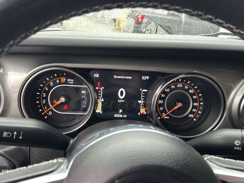 Used 2022 Jeep Gladiator Overland image 19