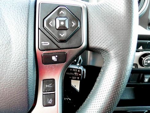 Used 2020 Toyota Tacoma SR5 w/ Technology Package image 14