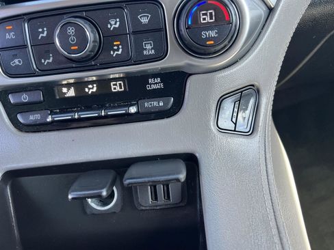 Used 2015 Chevrolet Suburban LT image 37