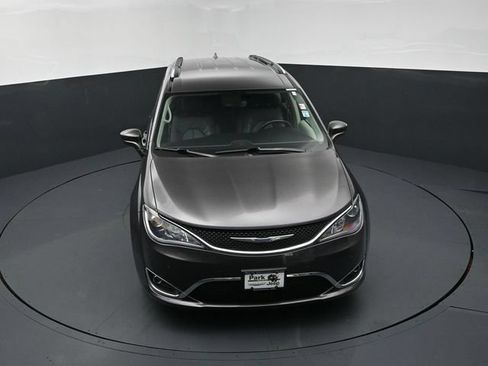Used 2020 Chrysler Pacifica Touring-L Plus w/ Advanced Safetytec Group FWD image 13