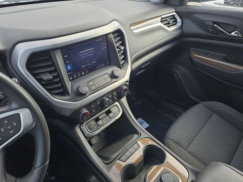 Used 2023 GMC Acadia SLE image 30