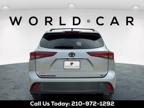 Used 2022 Toyota Highlander LE FWD image 7