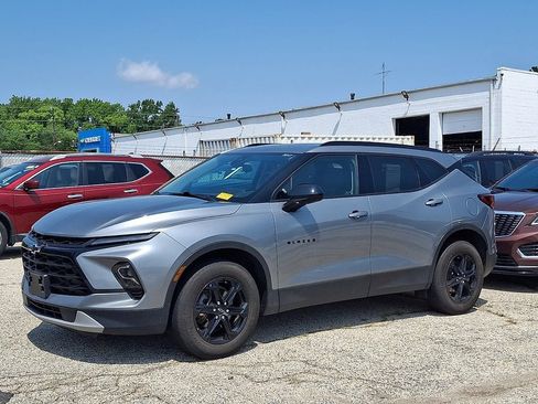 Used 2023 Chevrolet Blazer LT w/ Midnight/Sport Edition FWD image 4