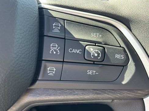 New 2025 Jeep Grand Cherokee Limited image 12