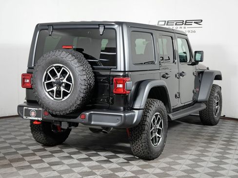 Used 2024 Jeep Wrangler Unlimited Rubicon w/ Dual Top Group AWD/4WD image 5