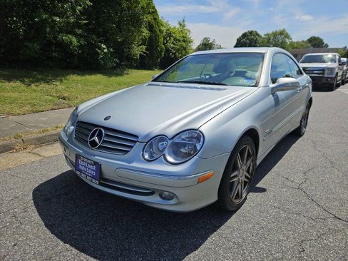 Used 2005 Mercedes-Benz CLK 320 Coupe image 2