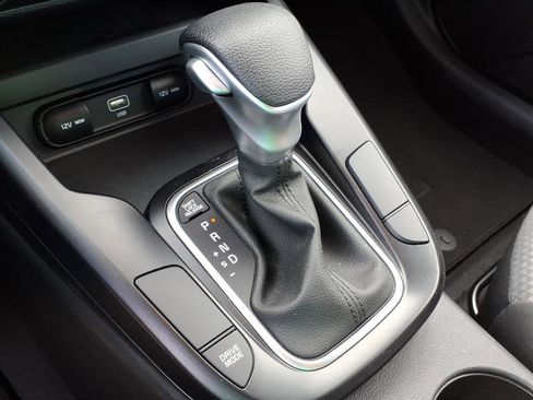 Used 2025 Kia Soul LX w/ LX Technology Package FWD image 31