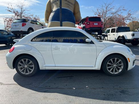 Used 2018 Volkswagen Beetle 2.0T S w/ Style & Comfort Package For S image 7