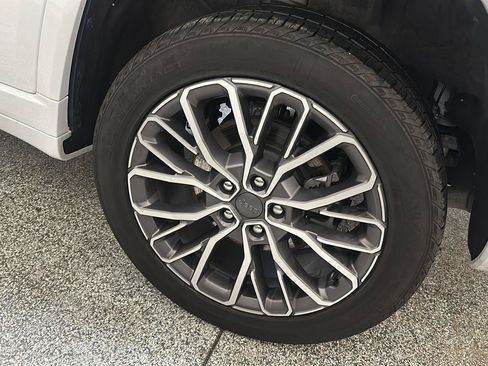 Certified 2023 Jeep Grand Cherokee L Summit AWD/4WD image 12