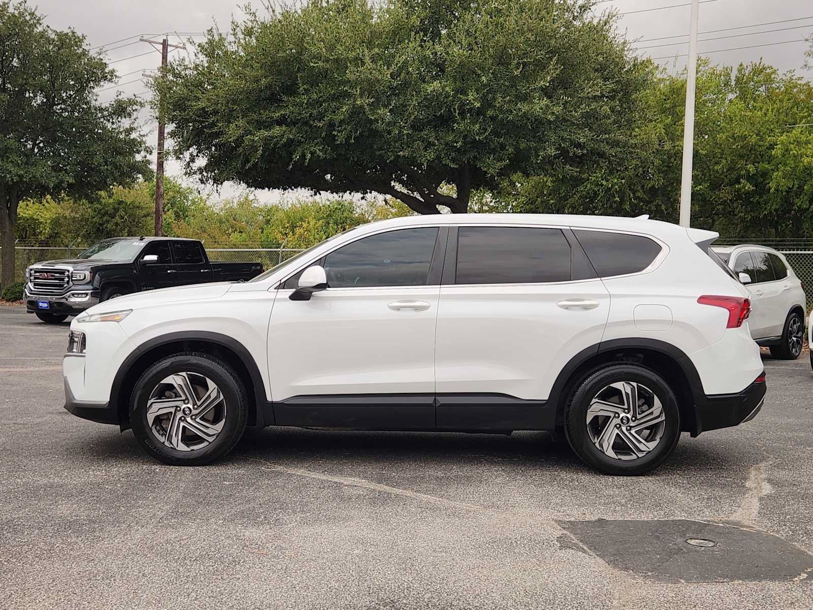 Used 2021 Hyundai Santa Fe SE FWD image 4