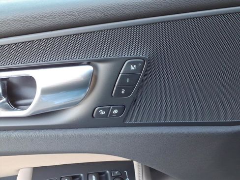 New 2026 Volvo XC60 B5 Core w/ Climate Package image 12