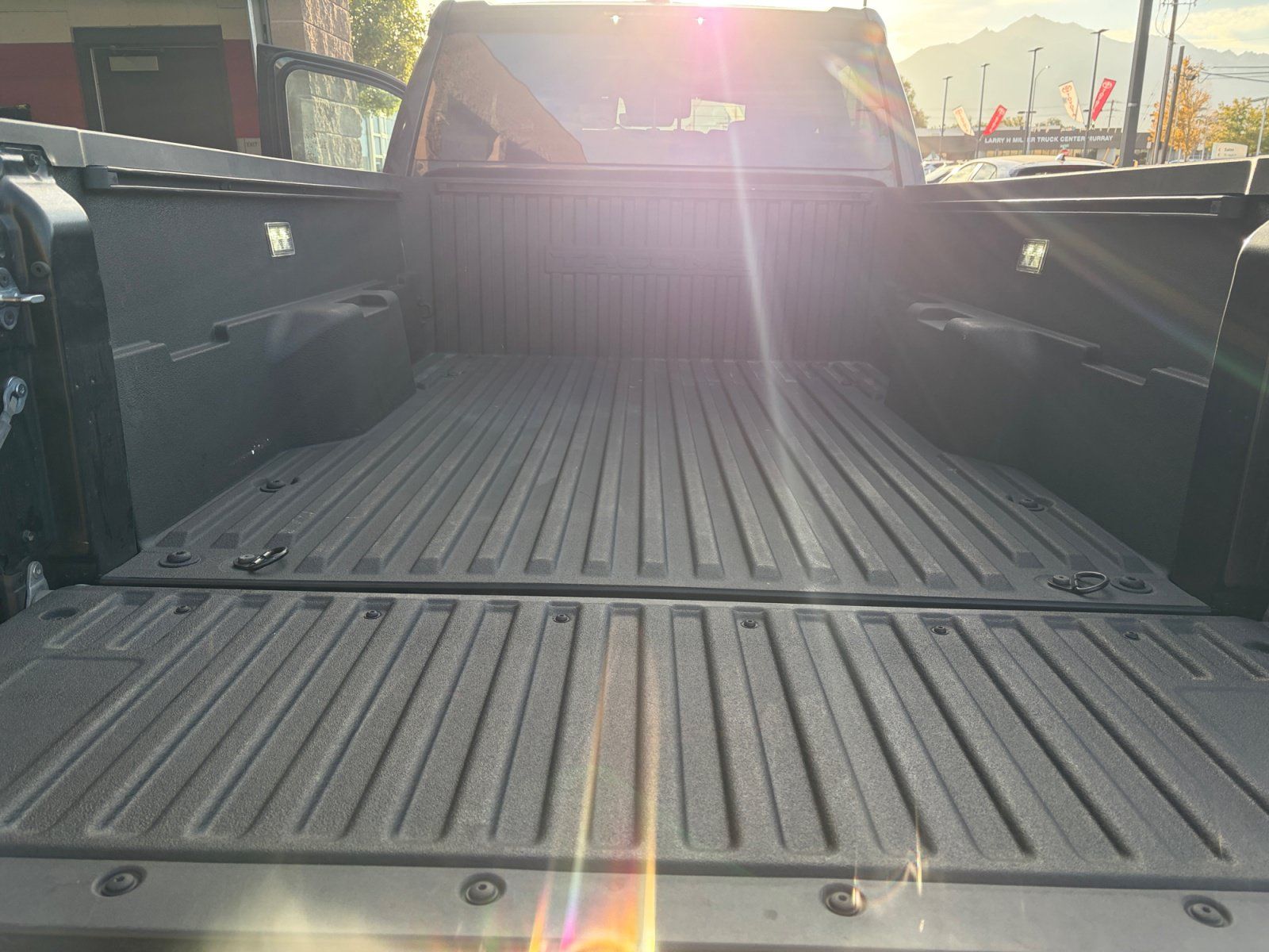 Used 2025 Toyota Tacoma SR5 AWD/4WD image 25