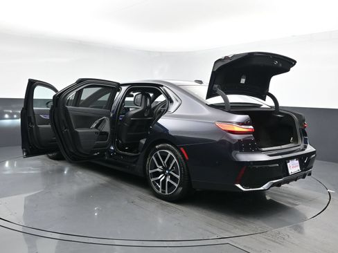 Used 2025 BMW 740i xDrive AWD/4WD image 35