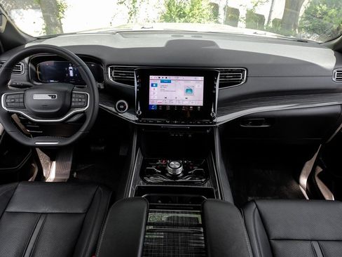 Used 2022 Jeep Wagoneer Series III w/ Premium Group I image 5