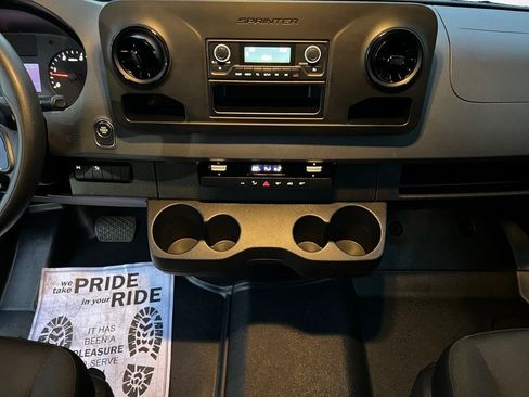 Used 2021 Mercedes-Benz Sprinter 2500 image 30