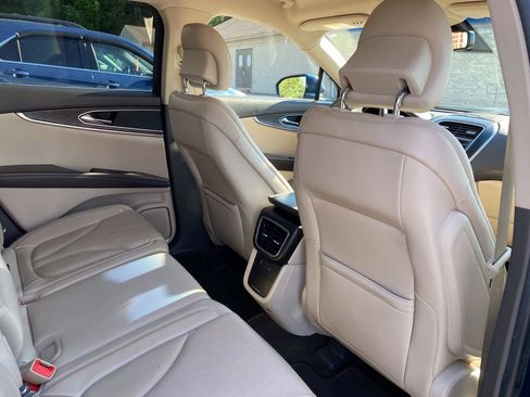 Used 2017 Lincoln MKX Select w/ Select Plus Package AWD/4WD image 19