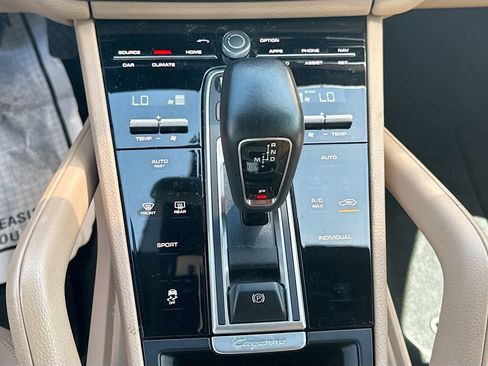 Used 2023 Porsche Cayenne image 18