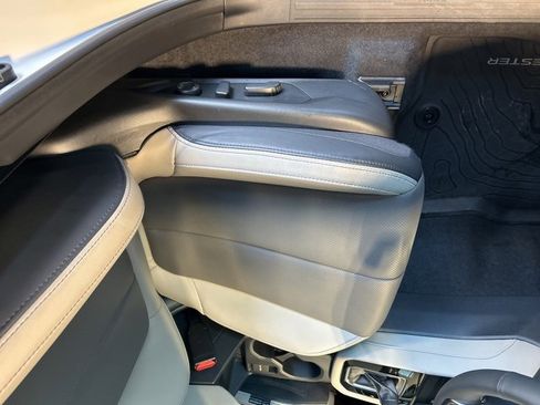 Used 2025 Subaru Forester Limited image 66