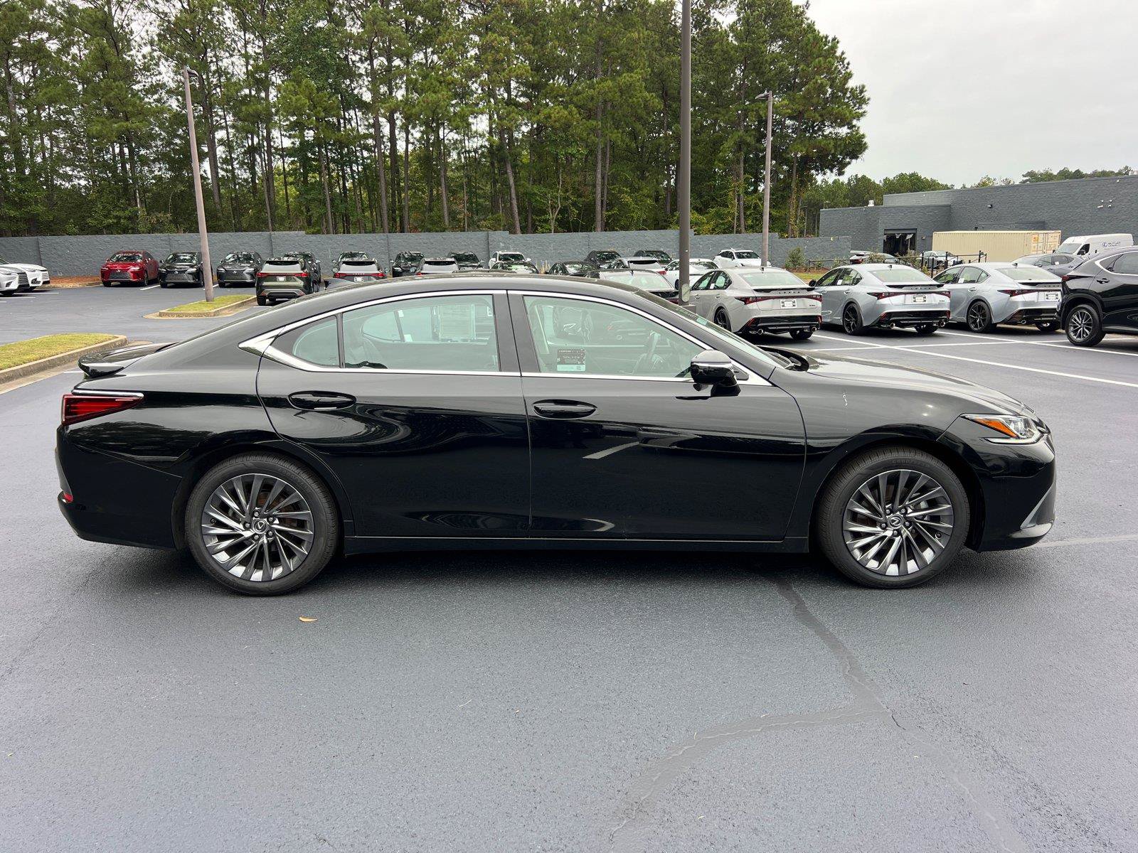 Certified 2024 Lexus ES 350 w/ Technology Package FWD image 4
