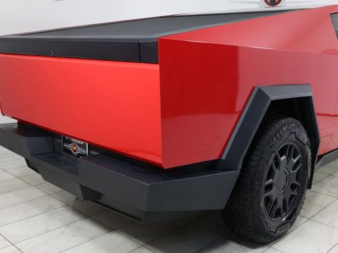 Used 2024 Tesla Cybertruck AWD Crew Cab image 41