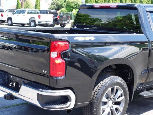 Used 2023 Chevrolet Silverado 1500 LT AWD/4WD image 12