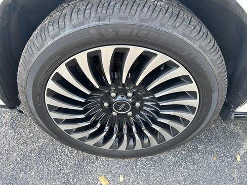 Used 2020 Lincoln Navigator Black Label w/ Cargo Convenience Package image 5