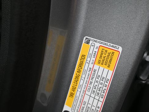 Used 2025 Chevrolet Traverse LT image 15