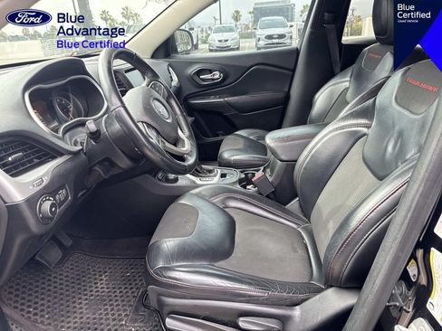 Used 2017 Jeep Cherokee Trailhawk AWD/4WD image 18