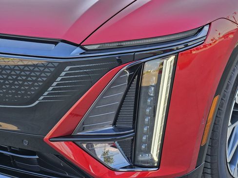 New 2025 Cadillac Lyriq Sport AWD/4WD image 9