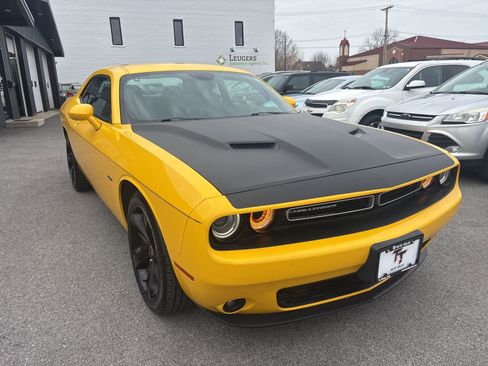 Used 2017 Dodge Challenger R/T RWD image 8