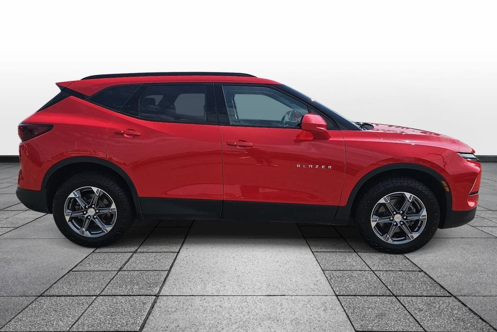 Used 2023 Chevrolet Blazer LT w/ Convenience Package FWD image 4