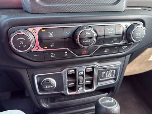 Used 2022 Jeep Gladiator Overland AWD/4WD image 6