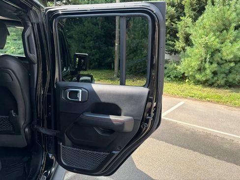 Used 2024 Jeep Wrangler Unlimited Rubicon AWD/4WD image 27