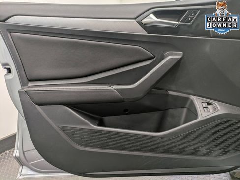 Used 2023 Volkswagen Jetta SE image 8