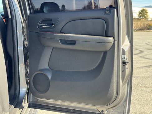 Used 2009 Chevrolet Suburban LTZ image 25