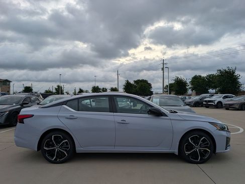 New 2026 Nissan Altima 2.5 SR FWD image 3