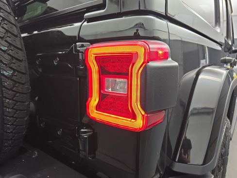 Used 2022 Jeep Wrangler Unlimited Sahara image 15