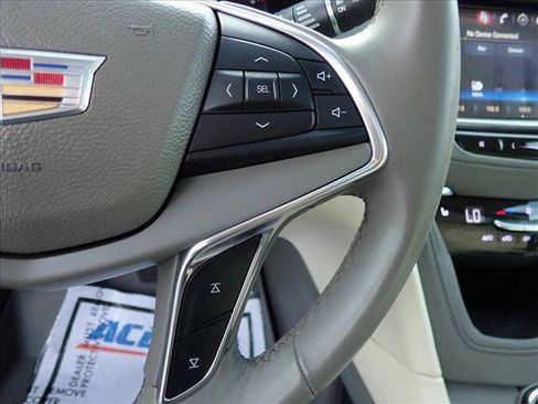 Used 2017 Cadillac XT5 Luxury w/ Driver Awareness Package FWD image 17