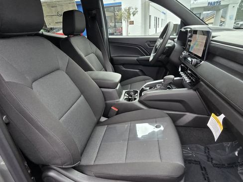 Used 2024 Chevrolet Colorado W/T w/ Technology Package image 12