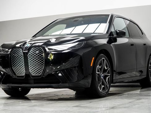 Used 2023 BMW iX M60 w/ Executive Package image 9