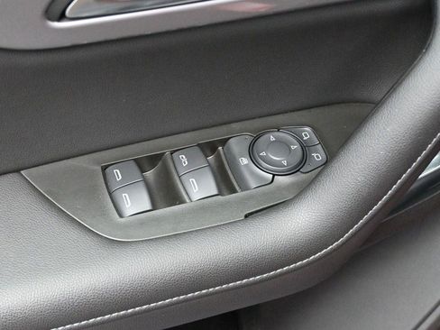 Used 2022 Chevrolet Blazer LT FWD image 11
