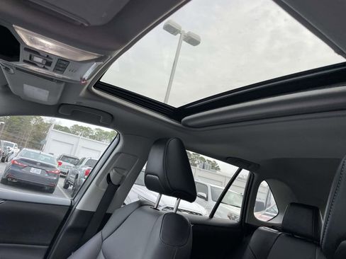 Used 2023 Toyota RAV4 XLE Premium image 31