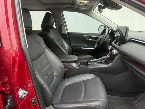 Used 2025 Toyota RAV4 Limited image 31
