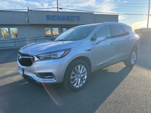 Used 2021 Buick Enclave Premium w/ Sun and Sites Package image 9