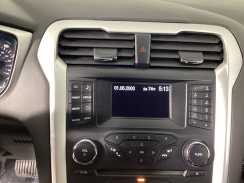 Used 2014 Ford Fusion SE FWD image 24
