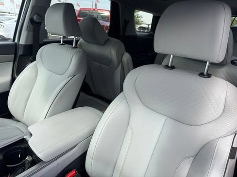 Used 2025 Hyundai Palisade SEL FWD image 11