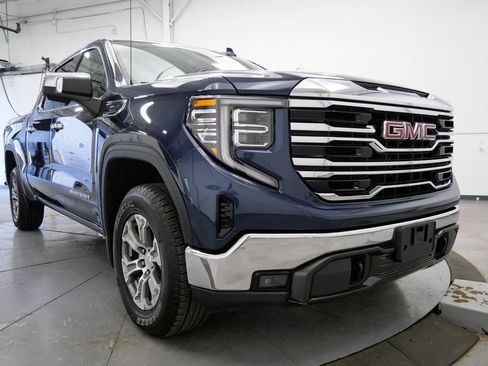 Used 2023 GMC Sierra 1500 SLT AWD/4WD image 39