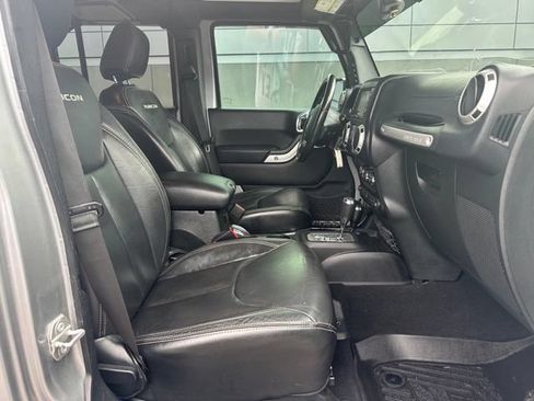 Used 2016 Jeep Wrangler Unlimited Rubicon w/ Connectivity Group AWD/4WD image 9